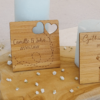 Cadeau de table invités mariage sous verre en bois